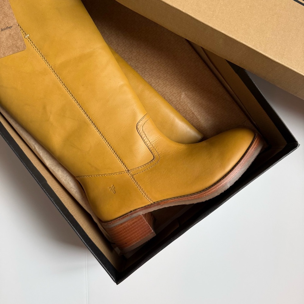 NWT FRYE Banana Boots - Picture 3 of 7